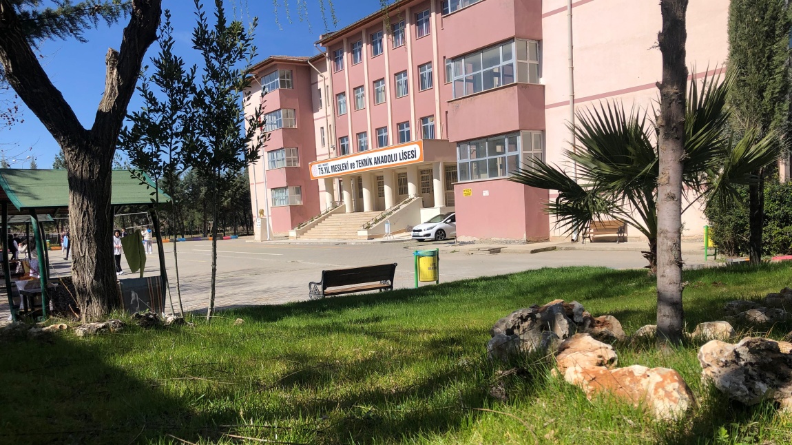 75. Yıl Mesleki ve Teknik Anadolu Lisesi Fotoğrafı